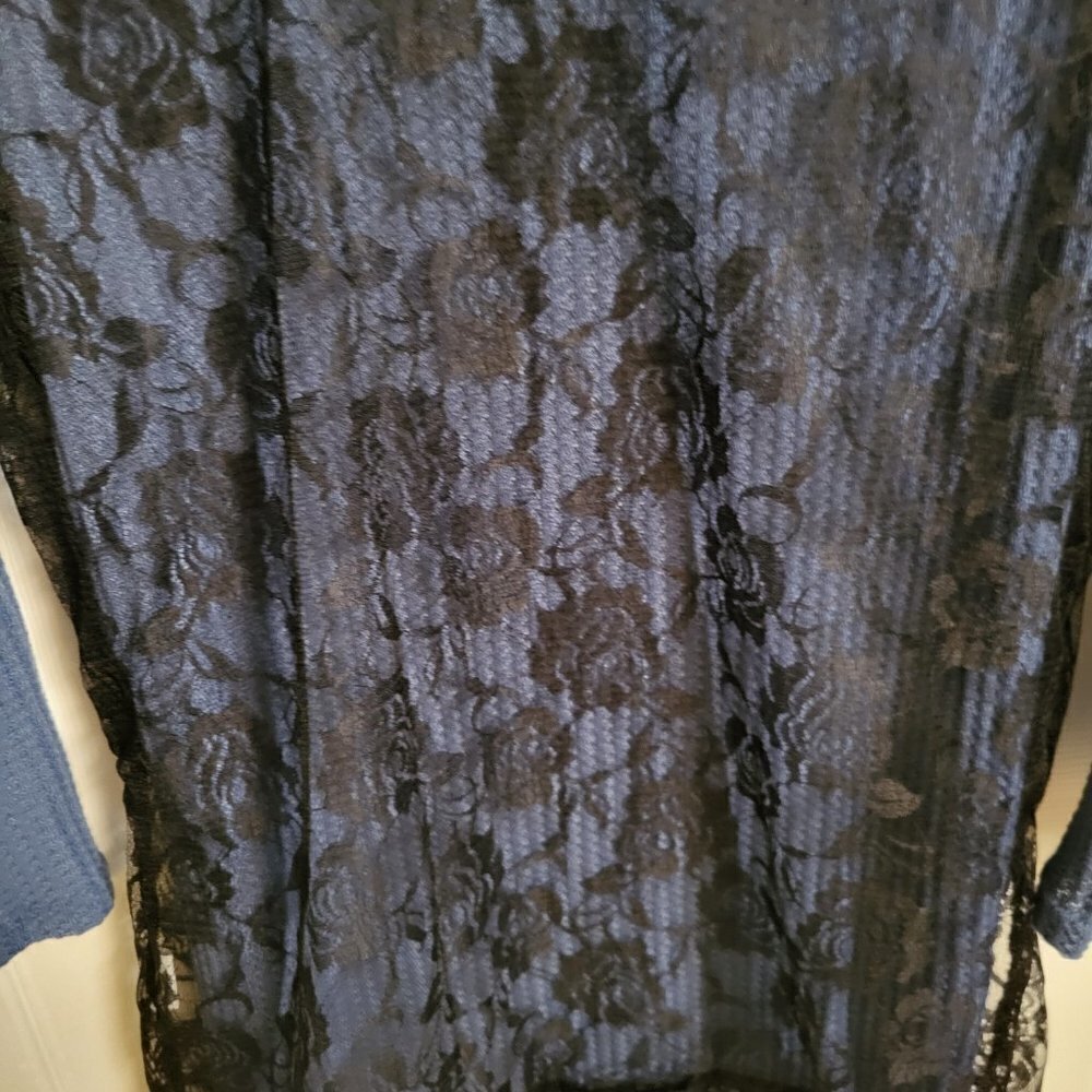 Camisa Blue knot-front off-shoulder tunic and sheer lace Tank Size: Medium NWT - Picture 10 of 14